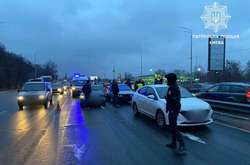 Масштабна ДТП паралізувала рух на Столичному шосе (фото, відео)