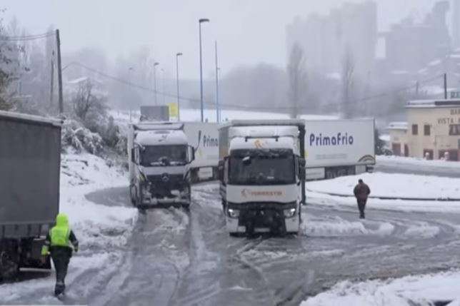 Снігова негода накрила Іспанію та Францію: дороги в пастці (фото, відео)