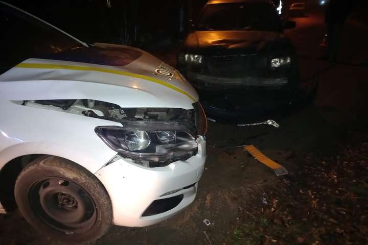 У Борисполі п’яний водій Peugeot протаранив автомобіль патрульних (фото)