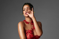 У Рианны порвалась пижама на ягодицах. Оказалось, что так и нужно (видео)