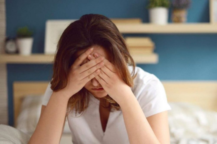 Какие симптомы свидетельствуют, что постковидный синдром повлиял на психику – объяснение Минздрава 