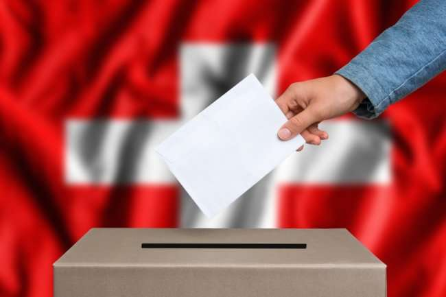 Швейцарцы на референдуме выступили против снятия коронавирусных ограничений 