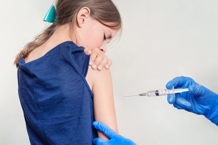Комаровский рассказал, почему стоит вакцинировать детей от Covid-19
