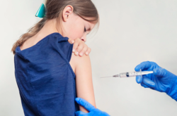 Комаровский рассказал, почему стоит вакцинировать детей от Covid-19