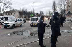 На місці злочину поліція проводить слідчі дії