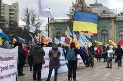 В акції протесту беруть участь декілька сотень людей