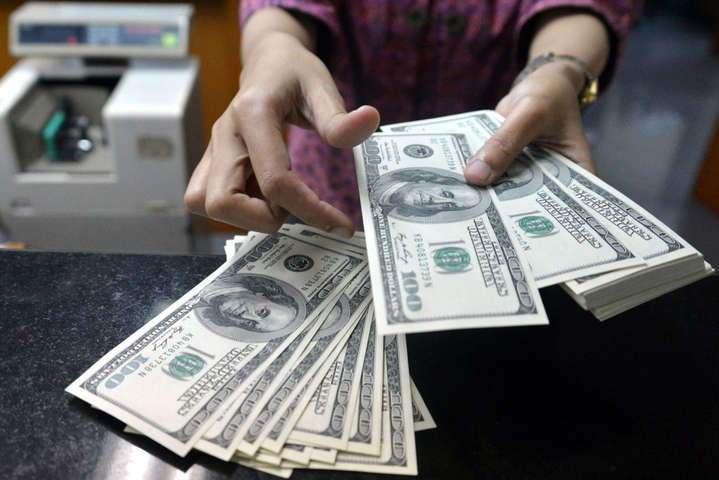 Нацбанк продал рекордный недельный объем валюты 