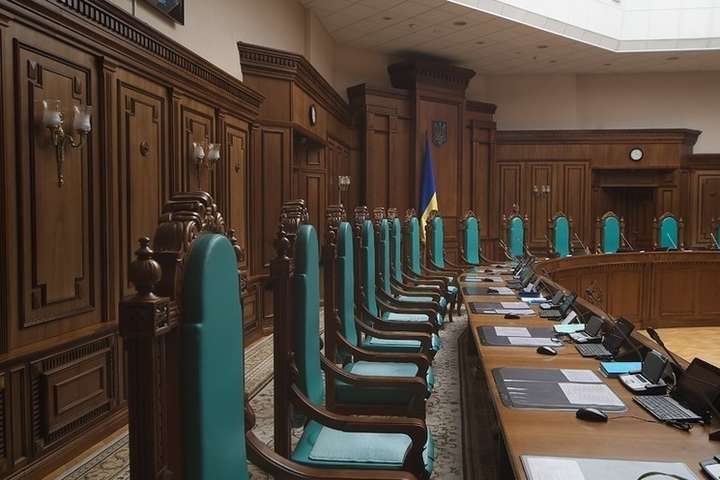 Конституційний суд відмовився приводити до присяги суддів, яких призначив Зеленський