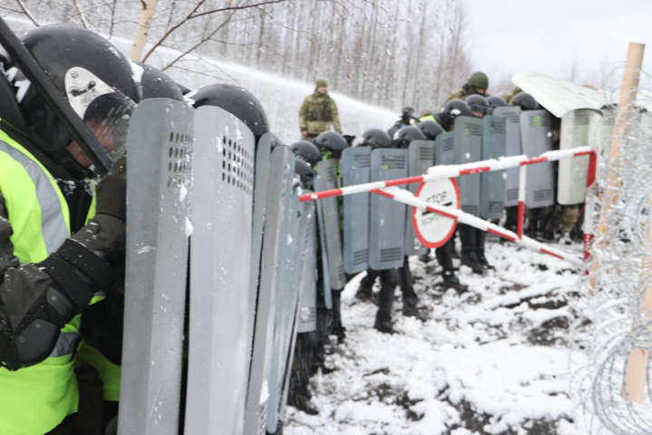 Подразделения МВД Украины начали масштабные учения у границы с Беларусью 