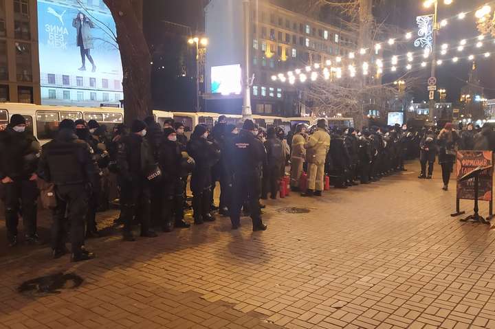 Металодетектори та сотні силовиків: що зараз відбувається у центрі Києва (фото)