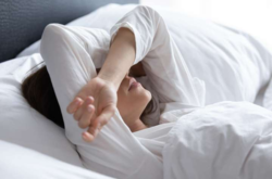Врач назвал способ быстрее засыпать и видеть больше снов 