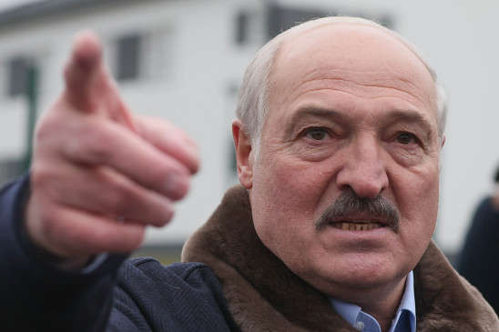 Лукашенко заявив, що мігрантів на польський кордон возили громадяни Росії