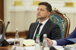 Зеленський легко виходить за межі президентських повноважень