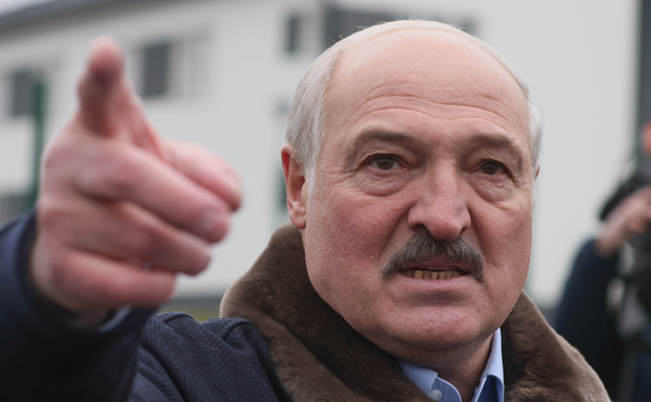 Лукашенко заявил, что мигрантов на польскую границу возили граждане России 