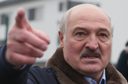 Лукашенко заявил, что мигрантов на польскую границу возили граждане России 