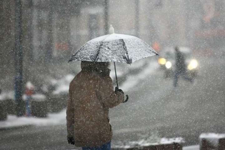 Сніг, дощ і ожеледиця. На Київ суне негода