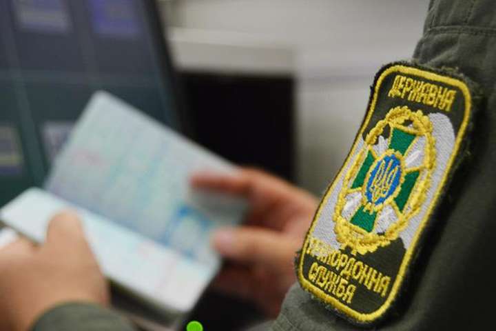 Україна закриває в'їзд із низки країн через штам «Омікрон»