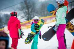 Минздрав усилил правила карантина для горнолыжных курортов: что изменилось 