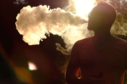 Ученые обнаружили, что вейперы вдвое чаще страдают импотенцией