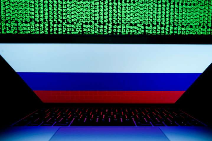 США обвинили РФ в причастности к кибератакам на разработке вакцин против Covid-19