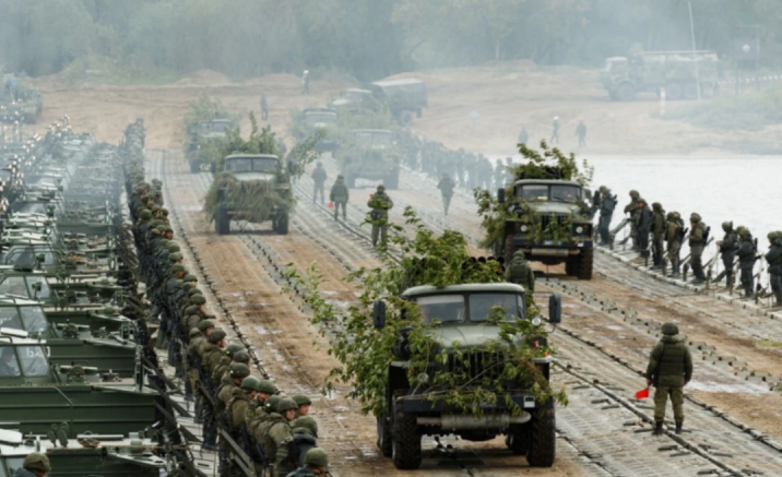 Путін стягнув до українських кордонів понад 94 тисяч військових 