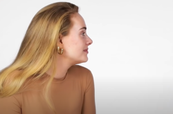 Певица Адель