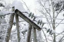 Через сильний вітер і мокрий сніг знеструмлено 130 населених пунктів