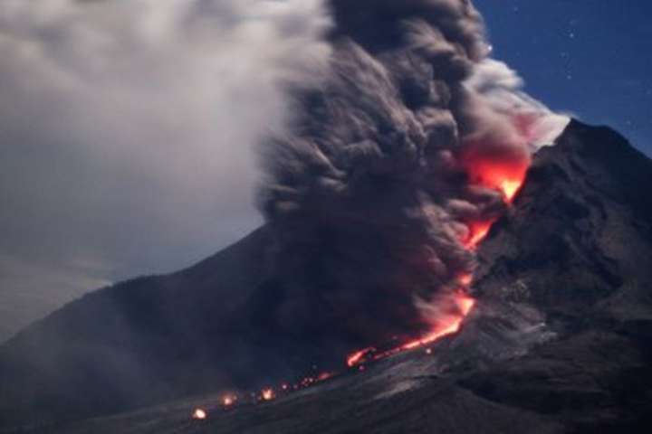 Виверження вулкана в Індонезії: одна людина загинула, 40 поранені