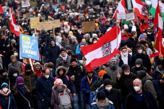 В Австрії тисячі людей протестували проти карантину (відео)