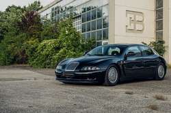 Рідкісний суперседан Bugatti виставили на продаж (фото)