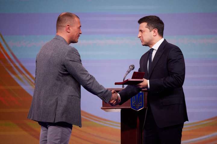 Зеленський вручив державні нагороди з нагоди Міжнародного дня волонтера
