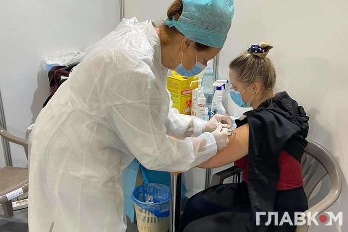 За неделю украинские медики сделали почти 1,3 млн Covid-прививок