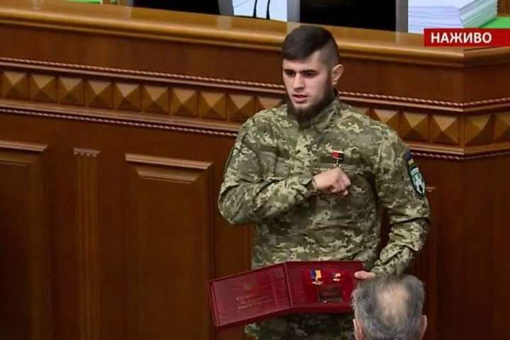 Герой України Да Вінчі розповів, що йому не сподобалось під час нагородження у парламенті