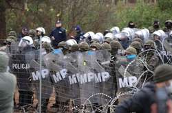 Мигранты, которых использовал Лукашенко, на грани отчаяния (видео)