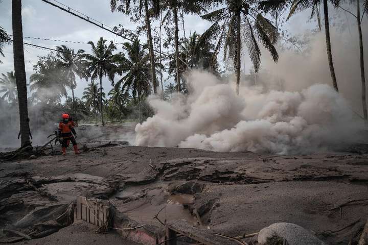 Виверження вулкана в Індонезії вже забрало життя 34 осіб