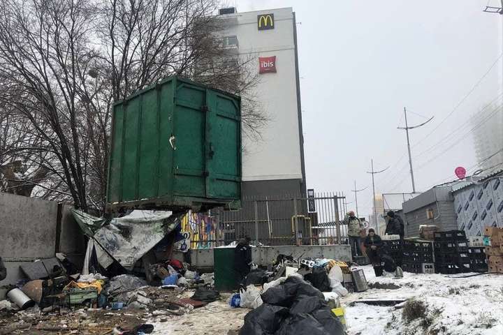 У Києві демонтують пункти вторсировини, що перетворились на звалища (фото, відео) 