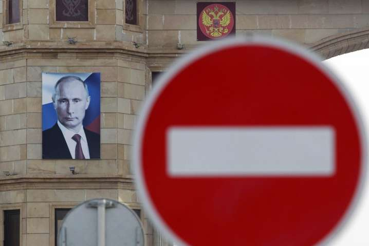 ЕС продлит санкции против России без обсуждений