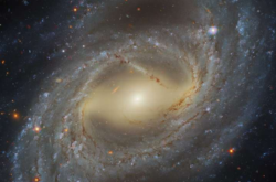  На фотографии видны характерные рукава, которые закручиваются против часовой стрелки 