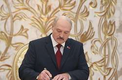 Лукашенко підписав указ про надання білоруського громадянства 448 українцям