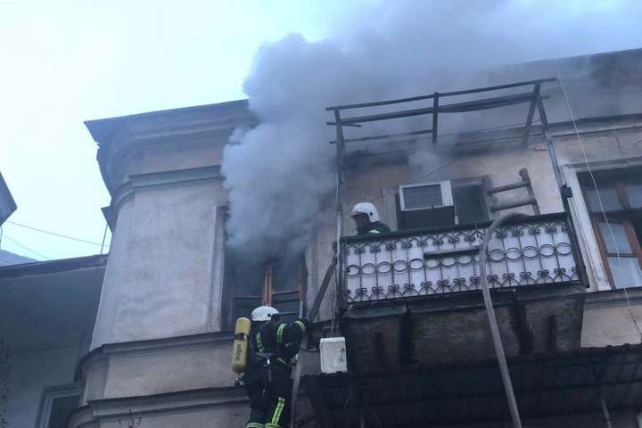 Пожежа у центрі Одеси: горіла пам'ятка архітектури, є жертви (фото)