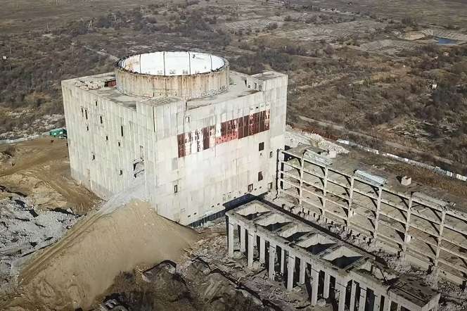 В оккупированном Крыму сносят реакторный зал атомной станции (видео)