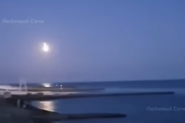 В небі над Росією вибухнув метеорит (відео)