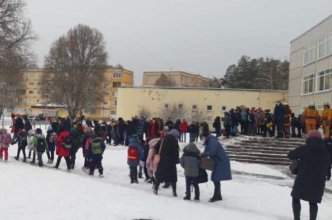 «Замінування» школи на Київщині: поліція шукає зловмисника (фото)