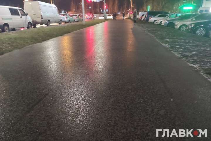 Налипання снігу та ожеледиця: у четвер на дорогах Києва буде небезпечно