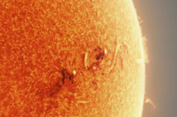 Невероятная красота: фотограф сделал подробные фотографии Солнца