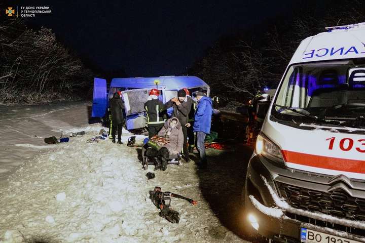 ДТП з маршруткою під Тернополем: у лікарні померли двоє травмованих