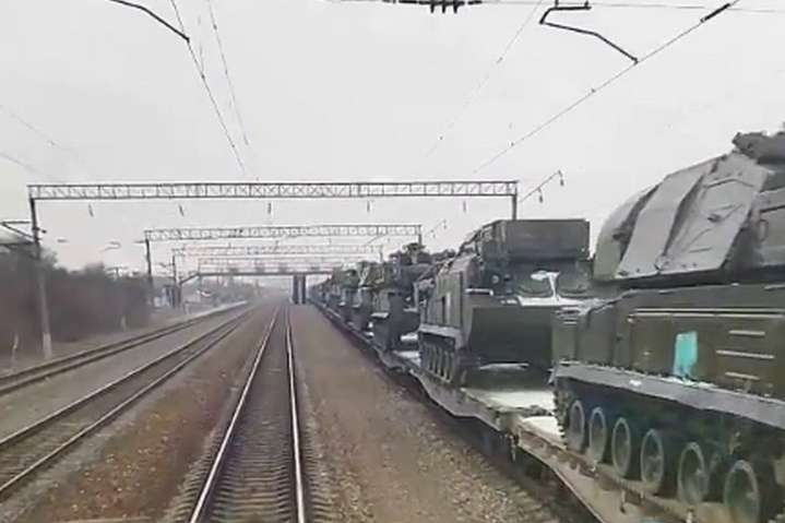 Минобороны РФ перебросило за 250 км к границе Украины танки и «Буки» (видео)