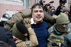 Вытащили из ресторана и выбросили из страны. Почему застряло дело «Саакашвили против пограничников»
