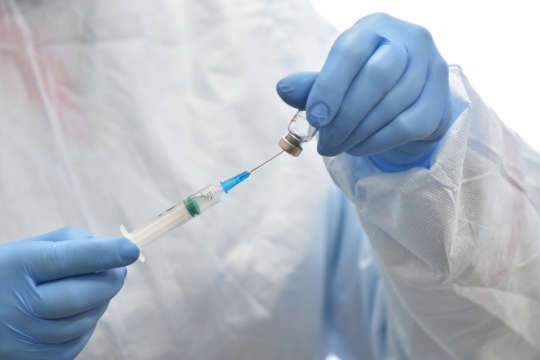 Жителям Австрії доведеться платити тисячі євро за відмову від вакцинації