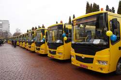 Нові шкільні автобуси отримали 23 громади Київщини